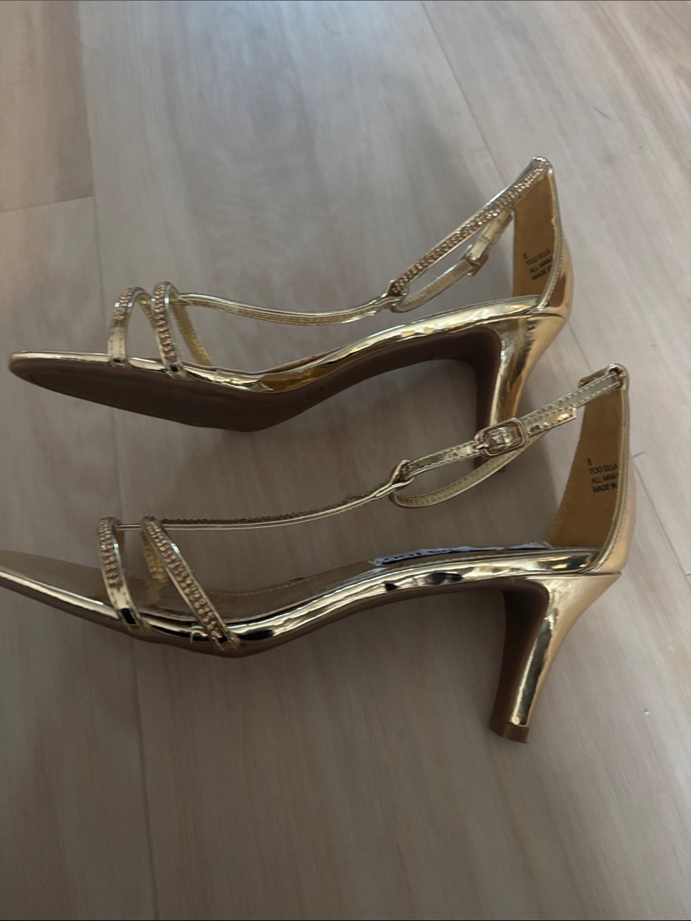 2 Lips Too Metallic Gold Too Ella T-Strap low heel  Sandal like New! Beautiful - Picture 9 of 16